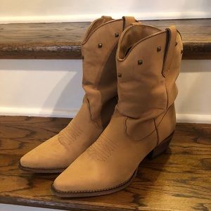 Women’s Sz 9 Leather Cowboy Boot Tan & Stud Detail